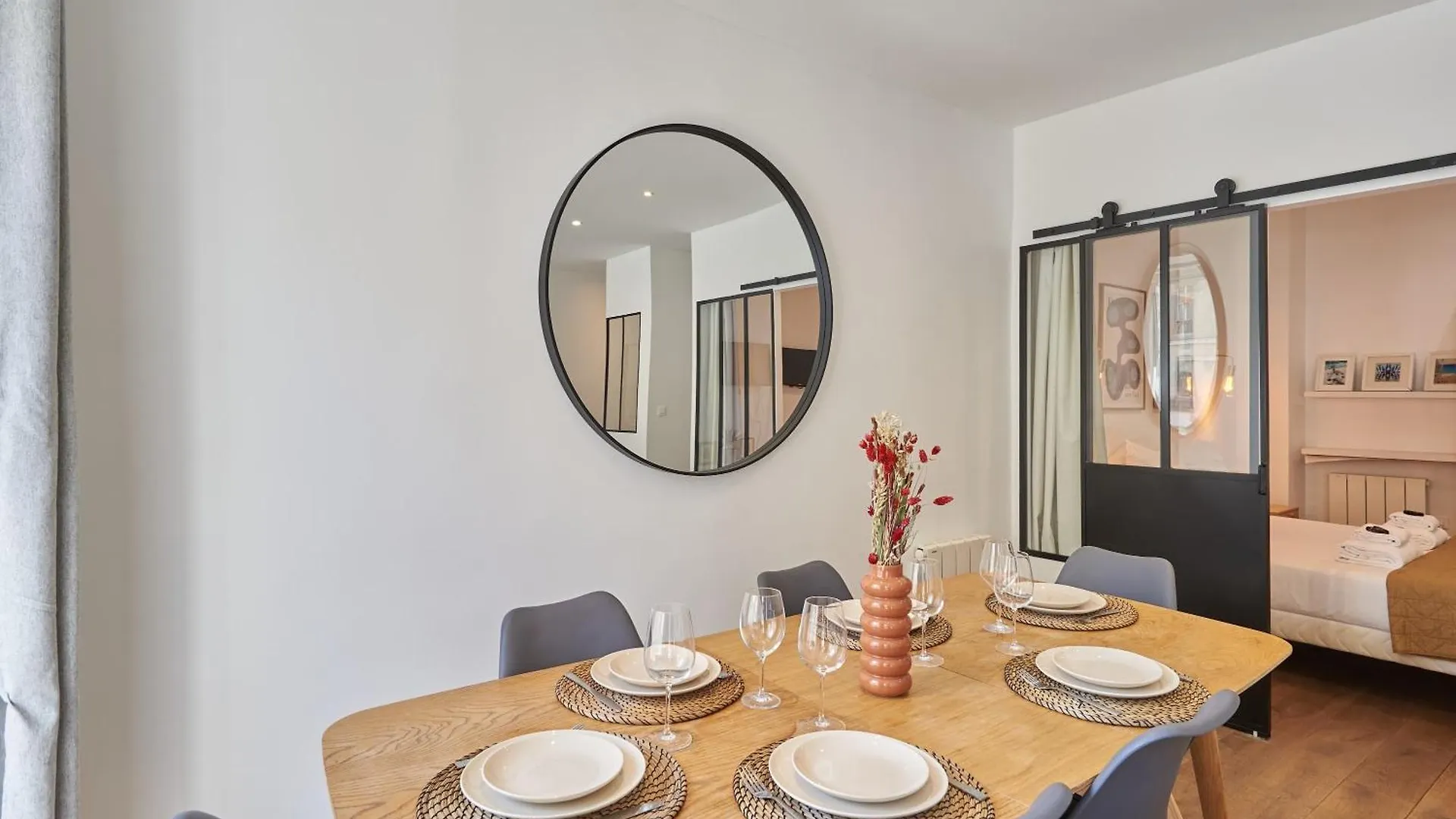 2 Bedrooms Center Of Apartamento París
