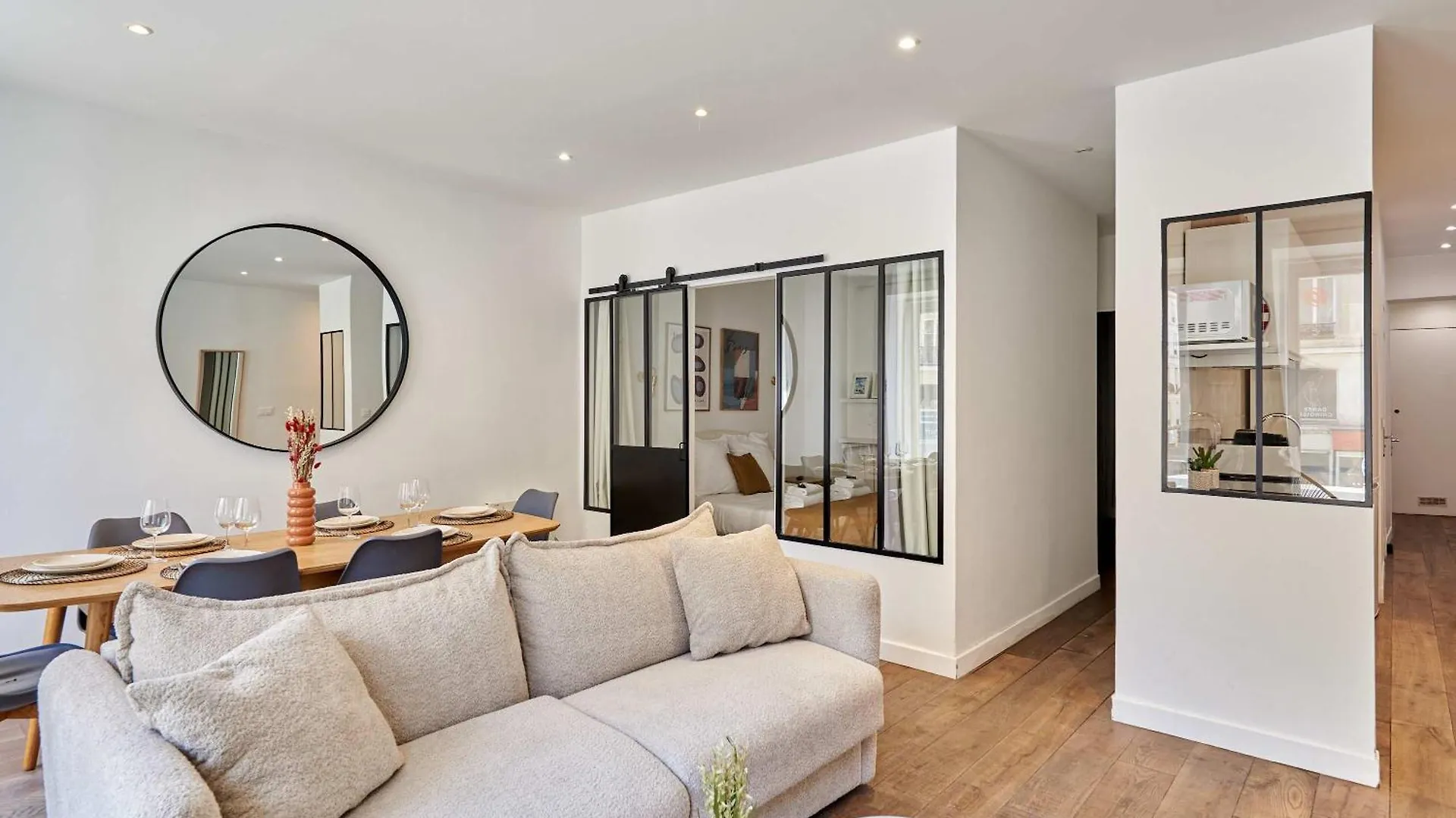 2 Bedrooms Center Of Apartamento París