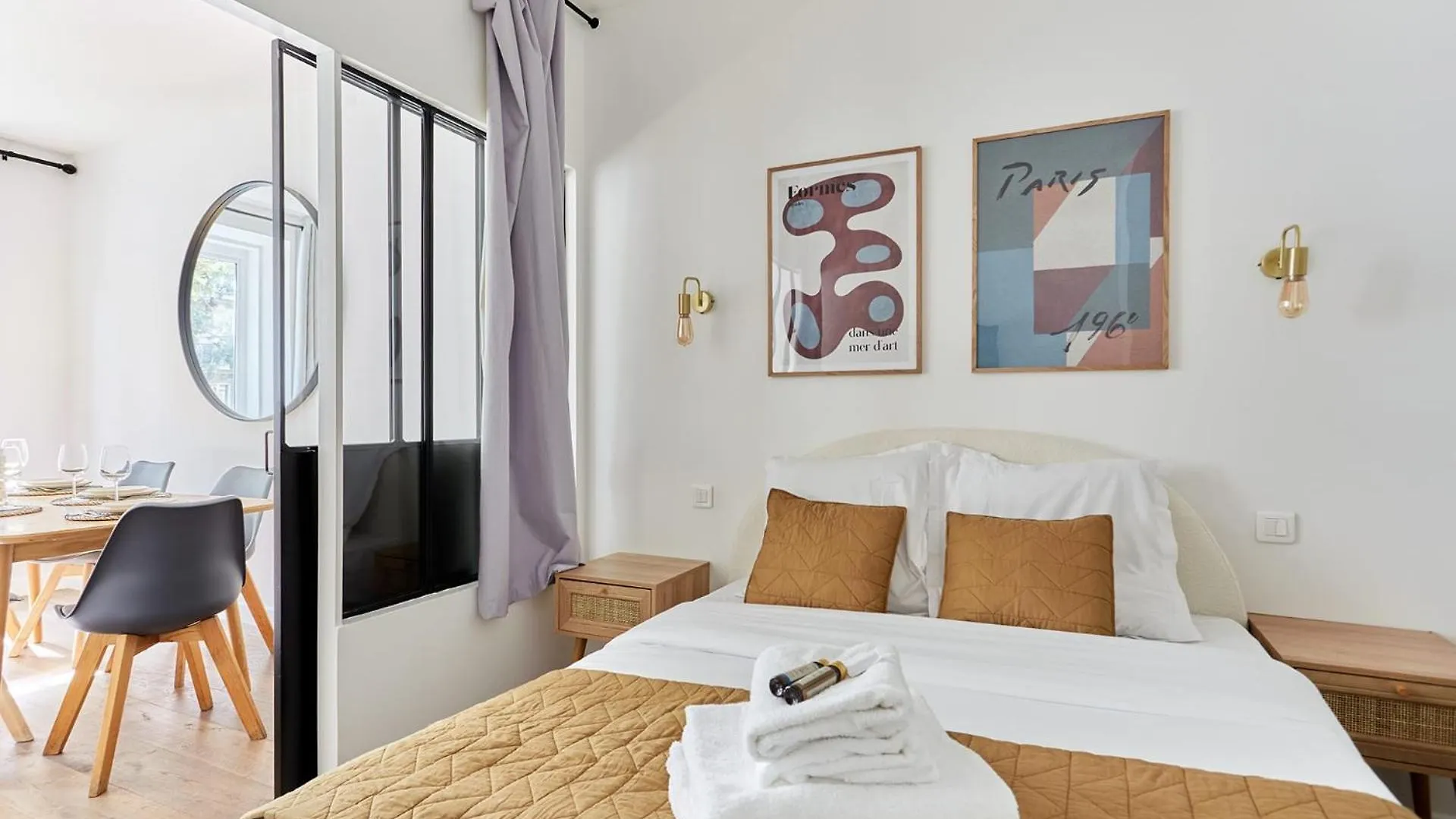 2 Bedrooms Center Of Apartment *