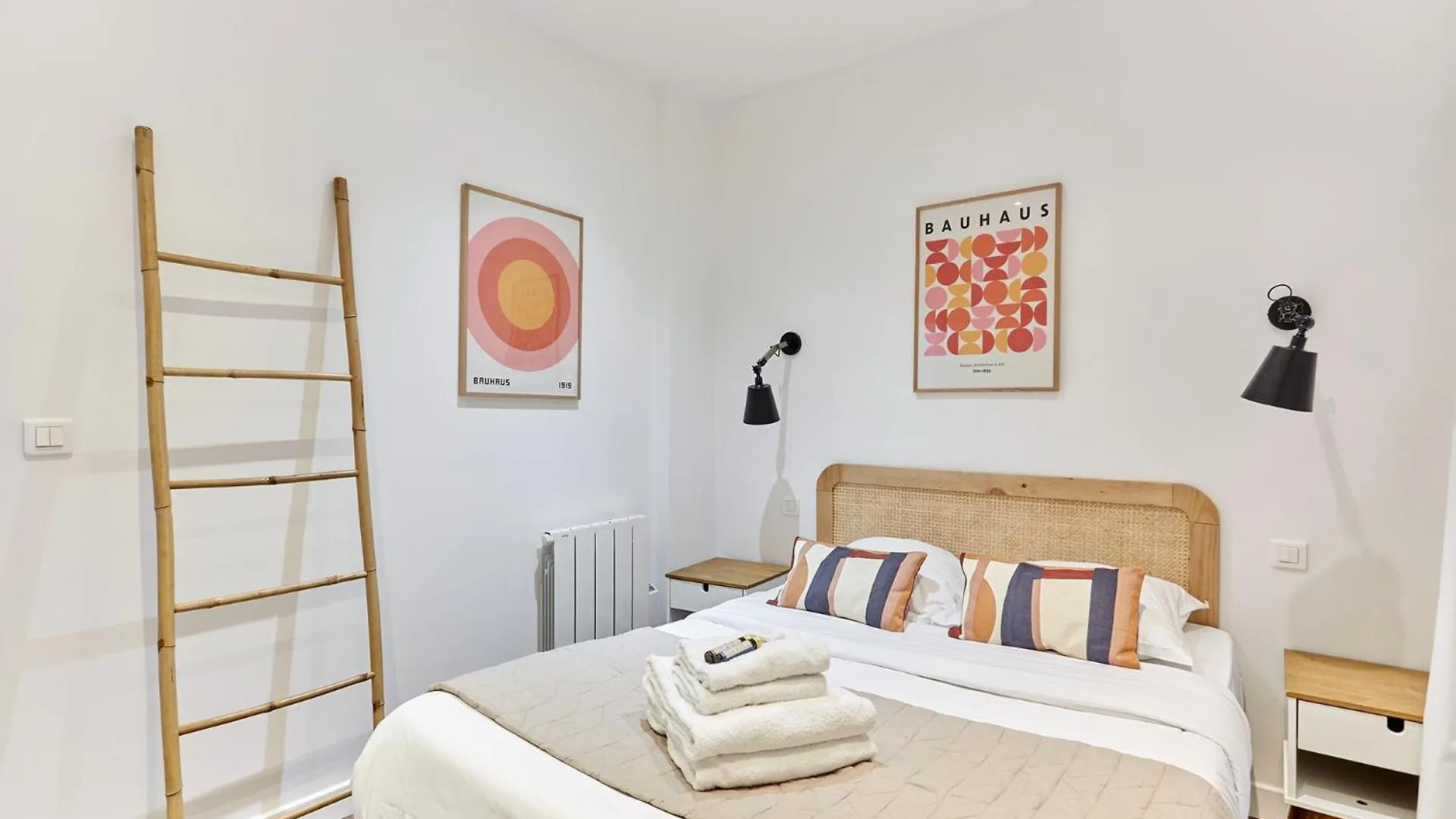 2 Bedrooms Center Of