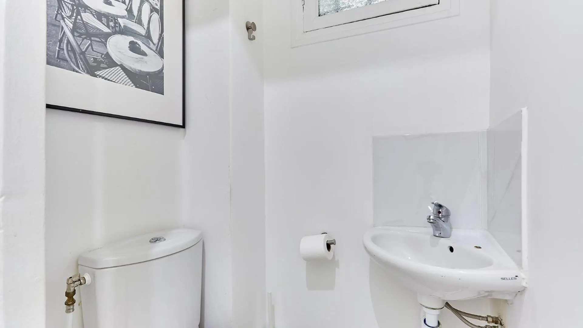 2 Bedrooms Center Of *