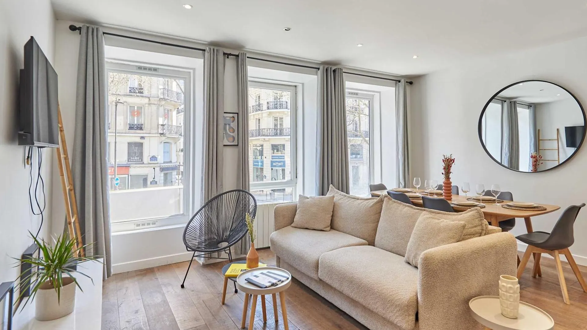 2 Bedrooms Center Of Apartment Paris