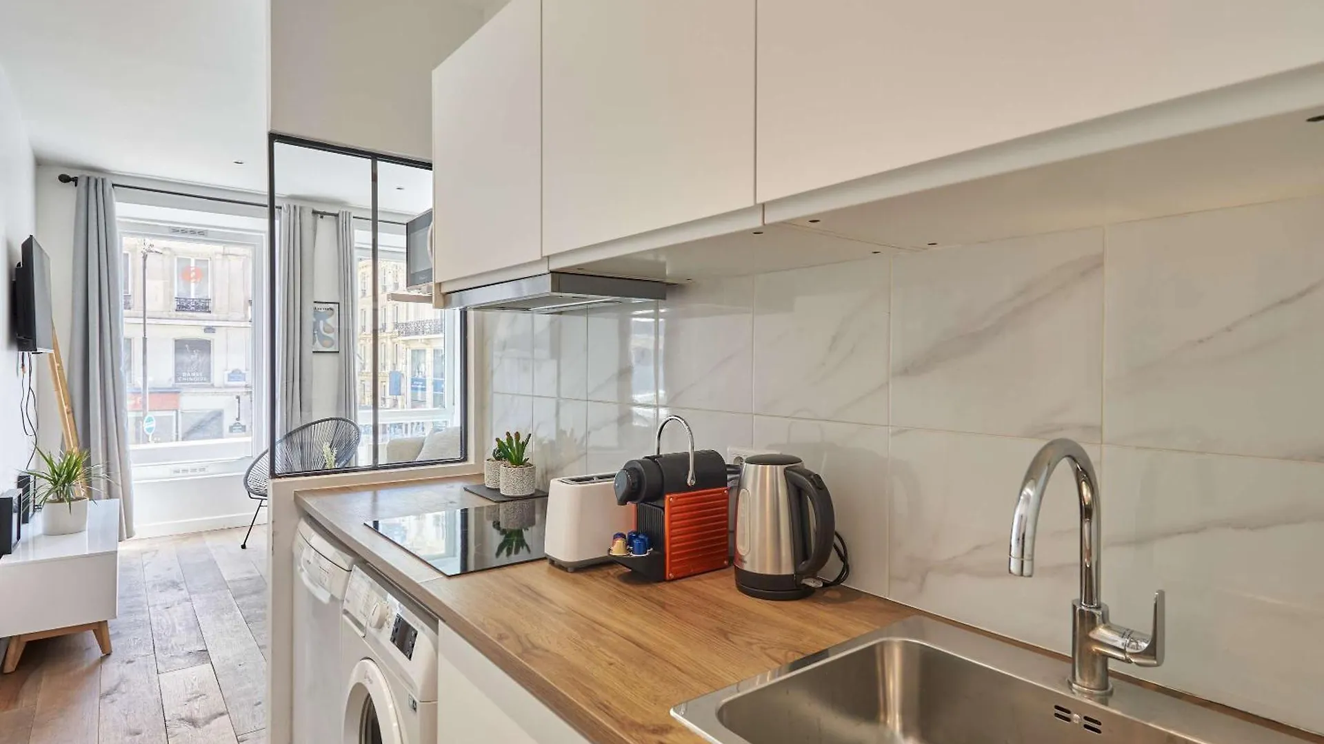 2 Bedrooms Center Of Paris
