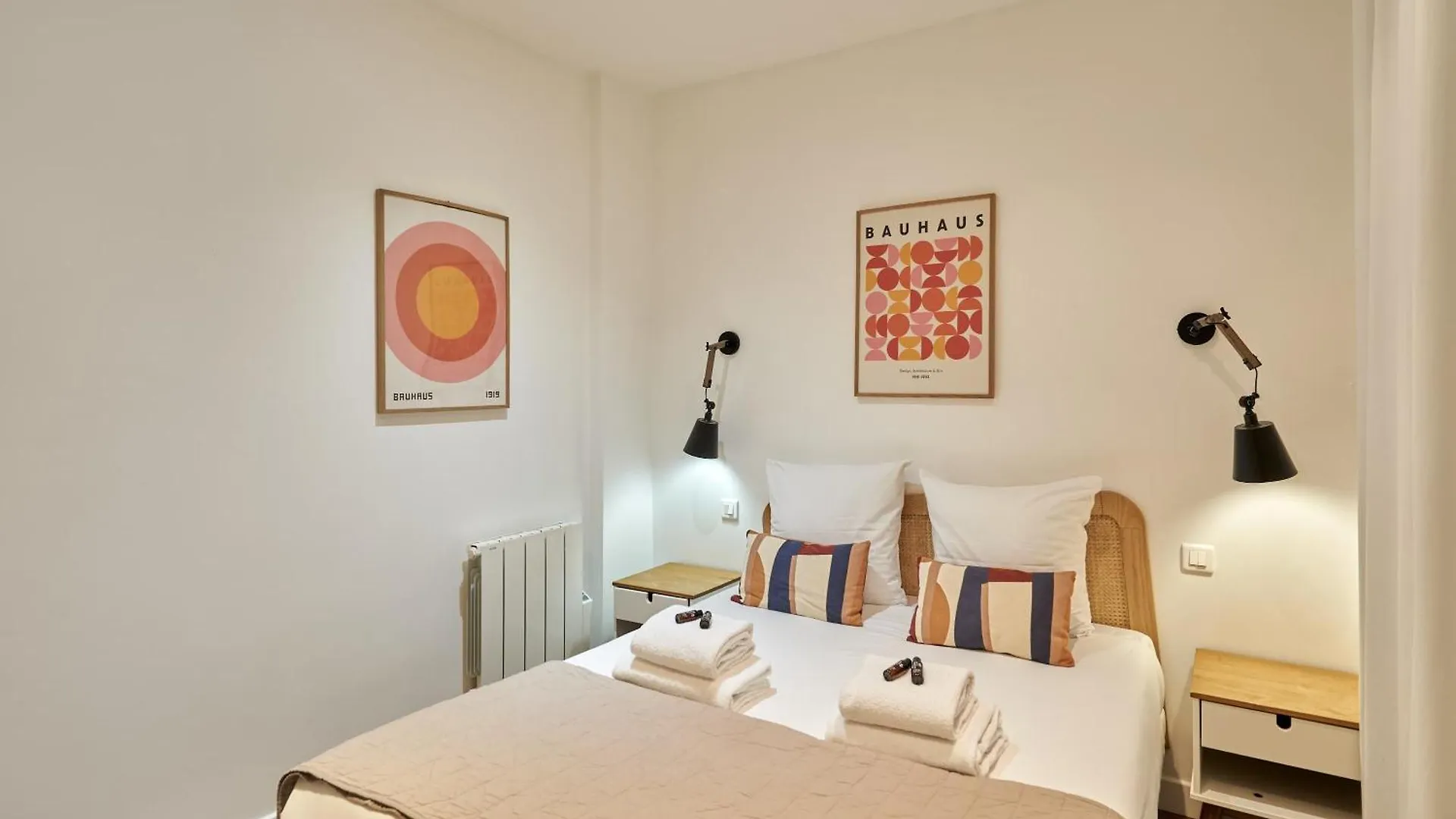 2 Bedrooms Center Of Paris