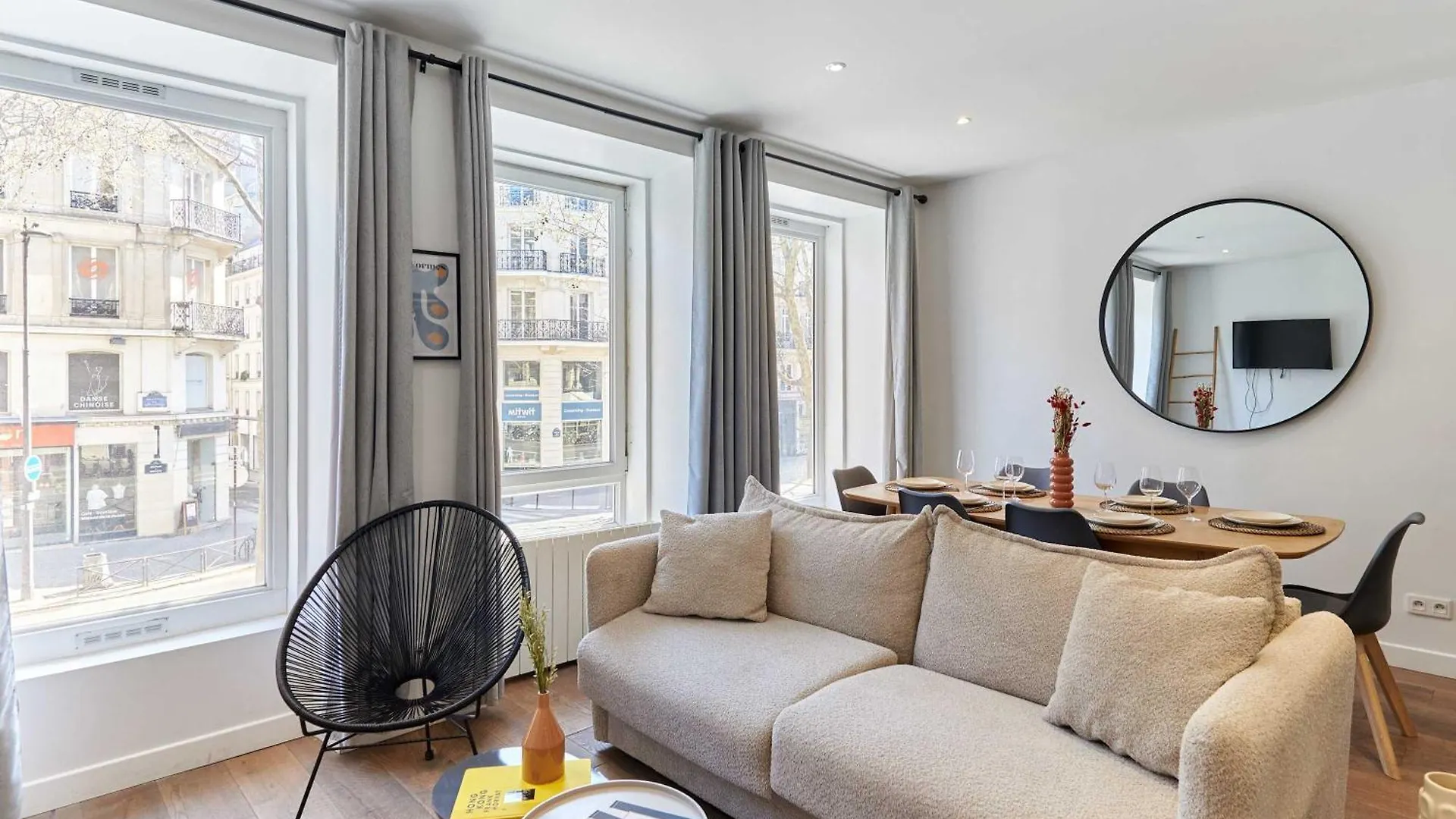 2 Bedrooms Center Of Paris
