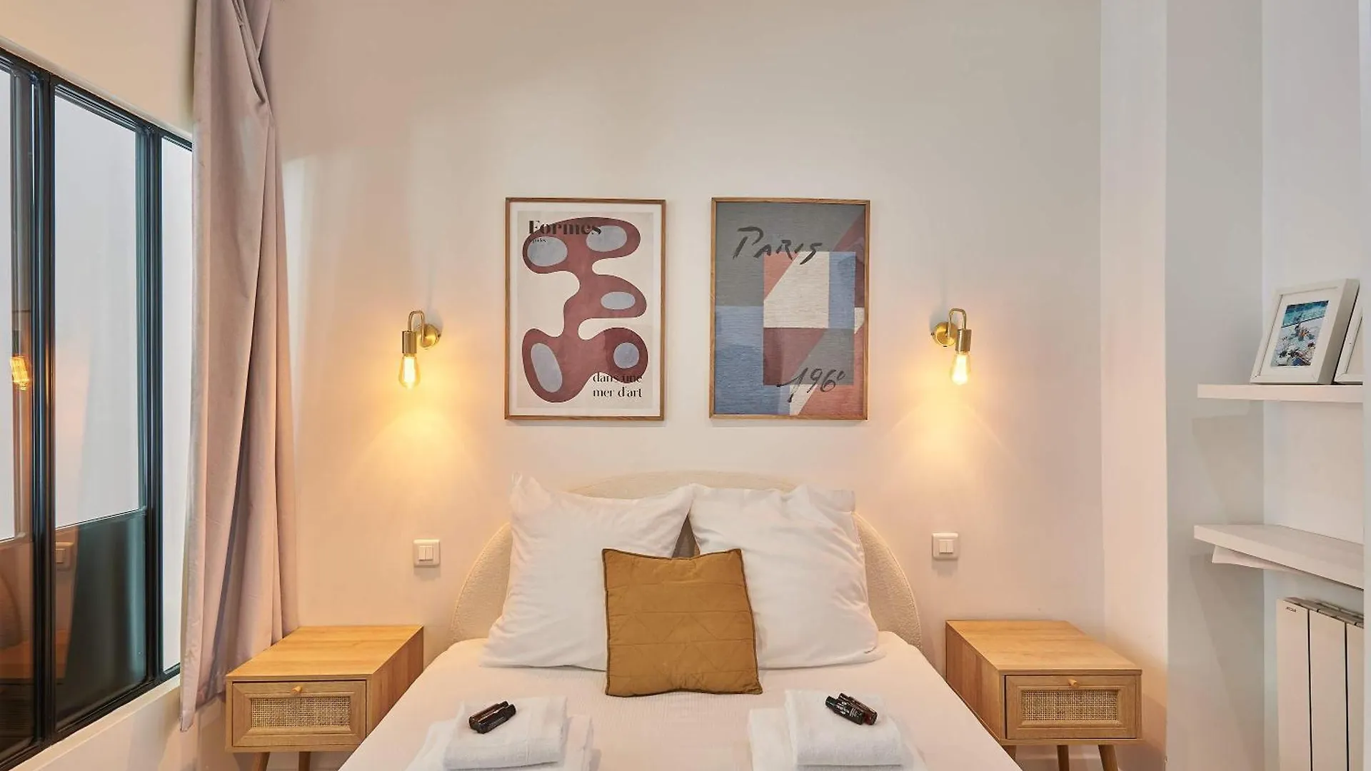 2 Bedrooms Center Of