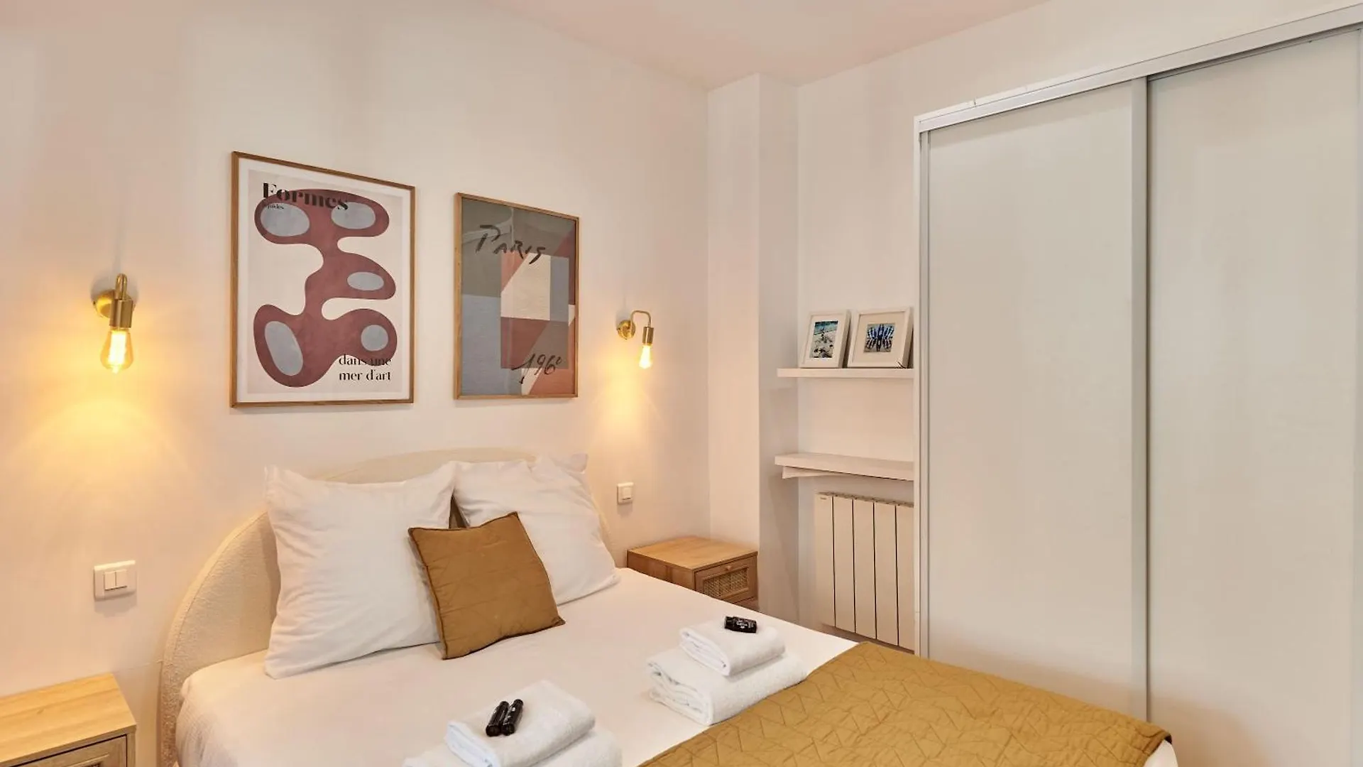 2 Bedrooms Center Of * Paris