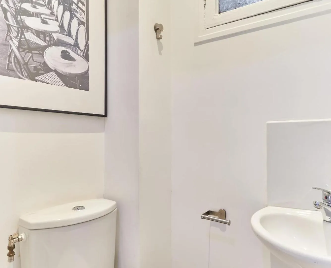 2 Bedrooms Center Of *